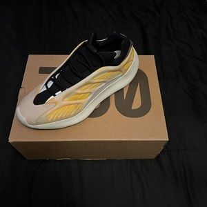 Yeezy 700 Safflower